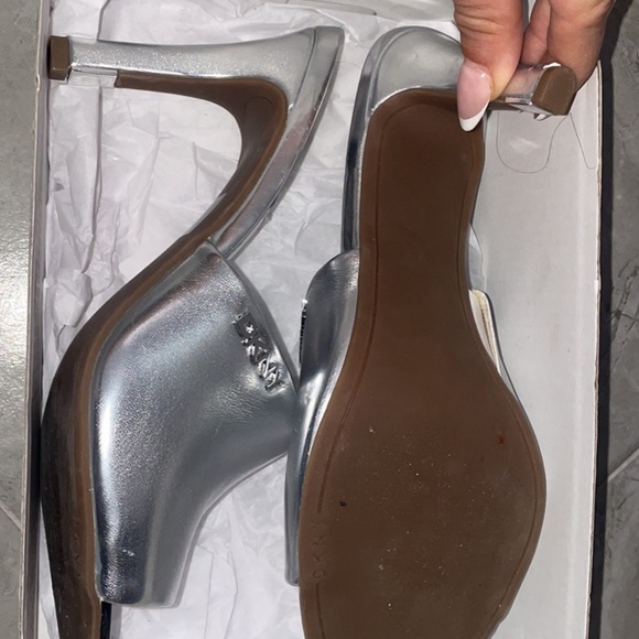 DKNY METALLIC HEE;S - Picture 4 of 6